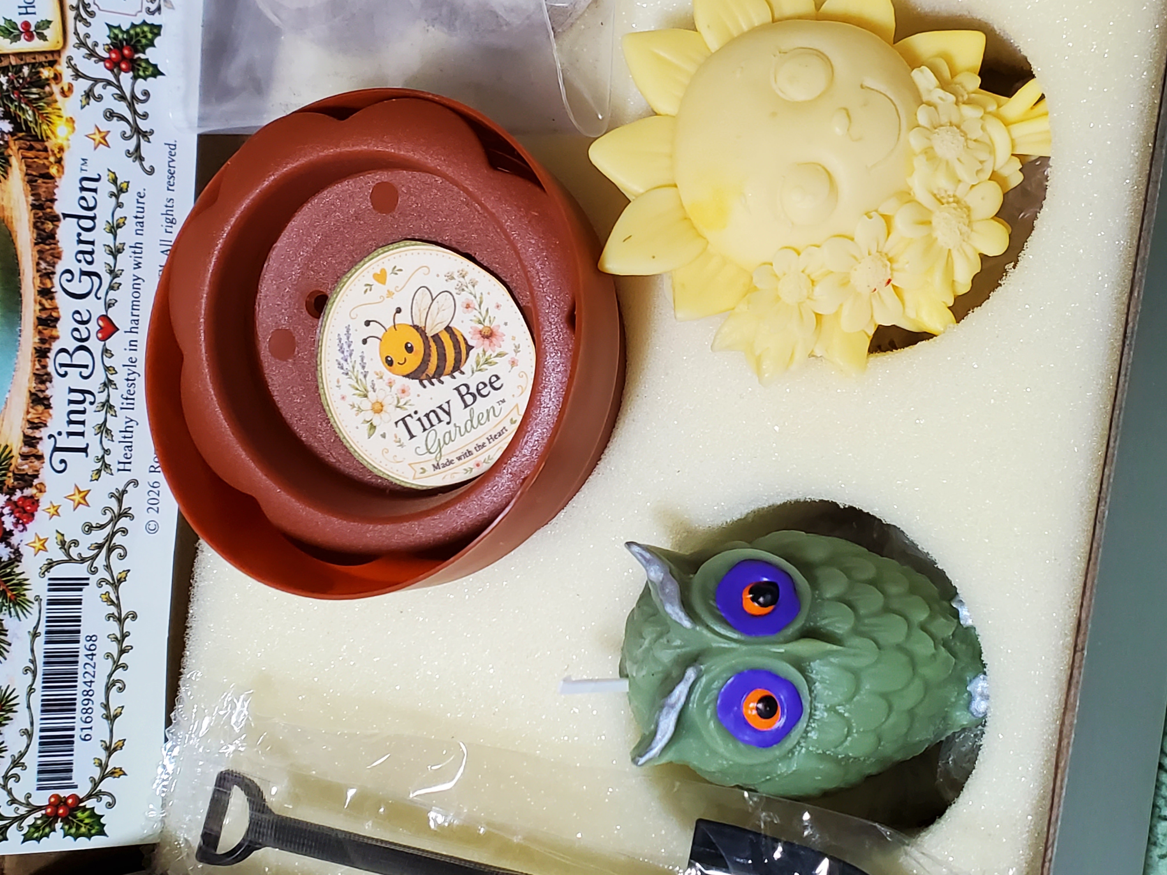 Green Owl Candle Handmade & Collectible Card  in a box with soap & seeds — Photo 3